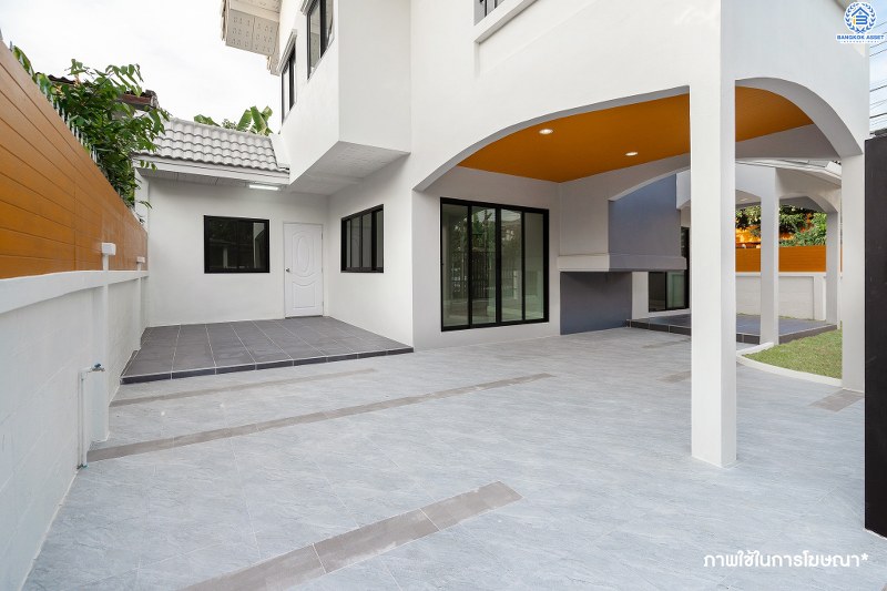 บ้านมือสองตกแต่งใหม่ ทำเลย่านปากเกร็ด ม.เสริมสุขนคร (ติวานนท์-แจ้งวัฒนะ) บ้านหลังใหญ่ห้องมุม! 4 ห้องนอน (มีห้องเอนกประสงค์ชั้นล่าง) บนพื้นที่ใช้สอยเกือบ 200 ตร.ม. พร้อมฟังก์ชั่นครบครันทั้งครัวเคาน์เตอร์ และที่จอดรถ 2 คัน* บนทำเลเดินทางสะดวก เข้า-ออกได้ทั้งทางติวานนท์ และแจ้งวัฒนะ เพียง 15 นาทีถึงเซ็นทรัลแจ้งวัฒนะ...ราคาสุดคุ้ม!