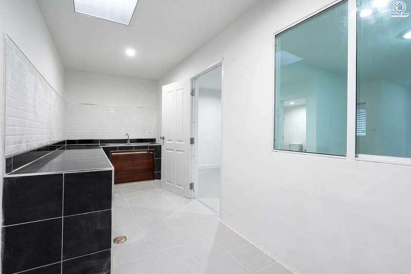 บ้านมือสองตกแต่งใหม่ ม.พฤกษาวิลล์28 บางใหญ่-เซ็นทรัลเวสต์เกต ตกแต่งจัดเต็ม! คุ้มค่าทุกตารางนิ้ว บนเนื้อที่ 22.2 ตร.ว. ฟังก์ชั่น 3 ห้องนอน 2 ห้องน้ำ พร้อมครัวเคาน์เตอร์ และที่จอดรถส่วนตัว บนทำเลเดินทางสะดวก ใกล้เซ็นทรัลเวสต์เกต และรถไฟฟ้าสถานี ตลาดบางใหญ่