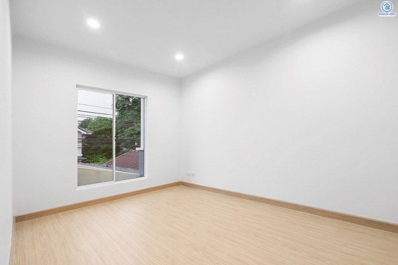 บ้านมือสองตกแต่งใหม่ ม.พฤกษาวิลล์28 บางใหญ่-เซ็นทรัลเวสต์เกต ตกแต่งจัดเต็ม! คุ้มค่าทุกตารางนิ้ว บนเนื้อที่ 22.2 ตร.ว. ฟังก์ชั่น 3 ห้องนอน 2 ห้องน้ำ พร้อมครัวเคาน์เตอร์ และที่จอดรถส่วนตัว บนทำเลเดินทางสะดวก ใกล้เซ็นทรัลเวสต์เกต และรถไฟฟ้าสถานี ตลาดบางใหญ่