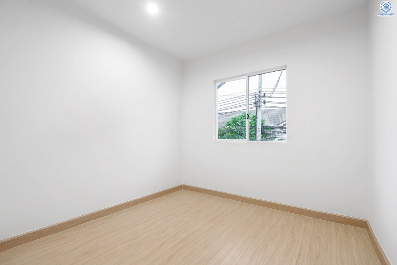 บ้านมือสองตกแต่งใหม่ ม.พฤกษาวิลล์28 บางใหญ่-เซ็นทรัลเวสต์เกต ตกแต่งจัดเต็ม! คุ้มค่าทุกตารางนิ้ว บนเนื้อที่ 22.2 ตร.ว. ฟังก์ชั่น 3 ห้องนอน 2 ห้องน้ำ พร้อมครัวเคาน์เตอร์ และที่จอดรถส่วนตัว บนทำเลเดินทางสะดวก ใกล้เซ็นทรัลเวสต์เกต และรถไฟฟ้าสถานี ตลาดบางใหญ่