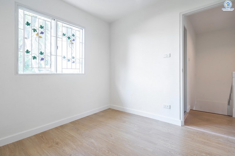 บ้านมือสองตกแต่งใหม่ ทำเลโซนเมือง! ม.พฤกษาวิลล์11 นครอินทร์-พระราม5 ซ.วัดสังฆทาน สวย ครบ คุ้ม! กับบ้านพร้อมอยู่เนื้อที่ 17 ตร.ว. ฟังก์ชั่น 3 ห้องนอน 2 ห้องน้ำ +ครัวเคาน์เตอร์ บนทำเลเดินทางสะดวก เชื่อมต่อหลายเส้นทาง ใกล้สะพานพระรามห้า และรถไฟฟ้าสถานี "แยกติวานนท์" ราคาพิเศษสุด เพียง 2ล้านต้นๆ เท่านั้น รีบเลย!