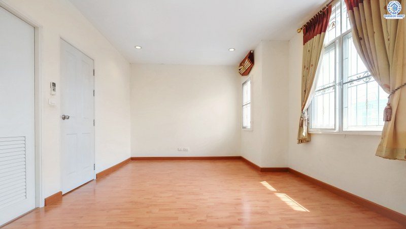 ทาวน์เฮ้าส์มือสองนนทบุรี ห้องมุม! ม.พฤกษาทาวน์ ติดถ.ราชพฤกษ์ ใกล้วงเวียนพระรามห้า เนื้อที่ 21.6 ตร.ว. ฟังก์ชั่น 3นอน 2น้ำ 2ที่จอดรถ แถมแอร์ 2 เครื่อง พร้อมครัวเคาน์เตอร์ โดดเด่นบนทำเลโซนเมือง! เชื่อมสู่ปิ่นเกล้า-สาทร , รัตนาธิเบศร์ได้อย่างรวดเร็ว เพียง 5 นาทีรถไฟฟ้า สถานี "บางรักใหญ่" ราคาเพียง 2 ล้านต้นๆ เท่านั้น**