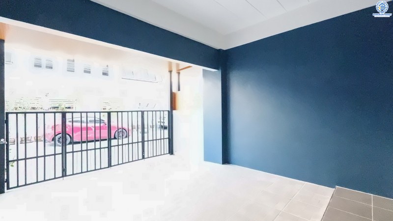 บ้านมือสองตกแต่งใหม่ ทำเลโซนเมือง! ม.ทอฝัน พิบูลสงคราม-พระราม5 ที่สุดของความคุ้ม! กับบ้านพร้อมอยู่ เนื้อที่ 16 ตร.ว. ครบครันทุกฟํงก์ชั่น 3 ห้องนอน 2 ห้องน้ำ บนทำเลที่จะทำให้คุณสะดวกทุกการเดินทาง เชื่อมต่อ 3 เส้นทางหลัก ทั้งถนนกรุงเทพ-นนท์ , พิบูลสงคราม และนครอินทร์  ใกล้รถไฟฟ้าสถานี "แยกติวานนท์" และจุดขึ้นทางด่วน "พระราม7"