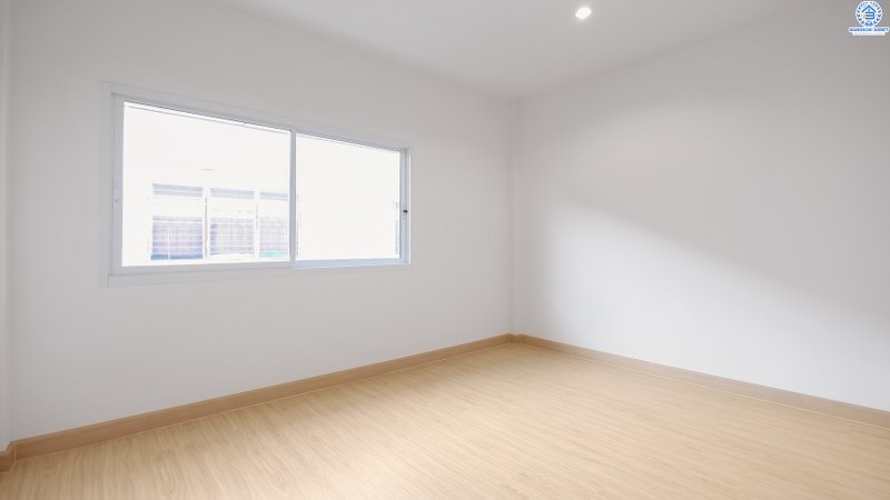 บ้านมือสองตกแต่งใหม่ ทำเลโซนเมือง! ม.ทอฝัน พิบูลสงคราม-พระราม5 ที่สุดของความคุ้ม! กับบ้านพร้อมอยู่ เนื้อที่ 16 ตร.ว. ครบครันทุกฟํงก์ชั่น 3 ห้องนอน 2 ห้องน้ำ บนทำเลที่จะทำให้คุณสะดวกทุกการเดินทาง เชื่อมต่อ 3 เส้นทางหลัก ทั้งถนนกรุงเทพ-นนท์ , พิบูลสงคราม และนครอินทร์  ใกล้รถไฟฟ้าสถานี "แยกติวานนท์" และจุดขึ้นทางด่วน "พระราม7"