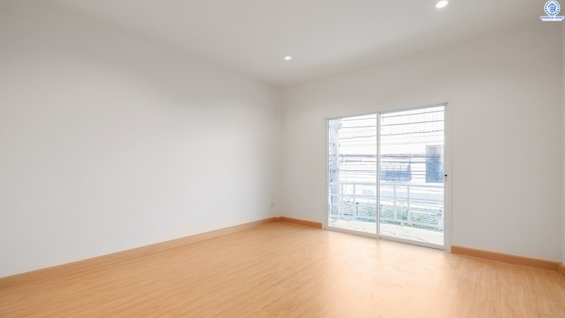 บ้านมือสองตกแต่งใหม่ ทำเลโซนเมือง! ม.ทอฝัน พิบูลสงคราม-พระราม5 ที่สุดของความคุ้ม! กับบ้านพร้อมอยู่ เนื้อที่ 16 ตร.ว. ครบครันทุกฟํงก์ชั่น 3 ห้องนอน 2 ห้องน้ำ บนทำเลที่จะทำให้คุณสะดวกทุกการเดินทาง เชื่อมต่อ 3 เส้นทางหลัก ทั้งถนนกรุงเทพ-นนท์ , พิบูลสงคราม และนครอินทร์  ใกล้รถไฟฟ้าสถานี "แยกติวานนท์" และจุดขึ้นทางด่วน "พระราม7"