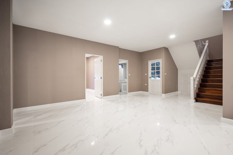 บ้านเดี่ยวตกแต่งใหม่ แปลงมุม! ม.พฤกษ์ภิรมย์รีเจนท์ ปิ่นเกล้า เริ่มต้นชีวิตบนสังคมคุณภาพแบรนด์ Q.House กับบ้านหลังใหญ่ 113.5 ตร.ว. ดีไซน์ทันสมัยฟังก์ชั่น 4ห้องนอน 4ห้องน้ำ 6ที่จอดรถ 1 ห้องพักผ่อน 1 ห้องแม่บ้าน พร้อมห้องน้ำในตัว พื้นที่ใช้สอย 414 ตร.ม. พร้อมสิ่งอำนวยความสะดวกครบ! บนที่สุดแห่งทำเลศักยภาพ หน้าโครงการติดถ.กาญจนาภิเษก เชื่อมต่อทุกการเดินทาง เพียง 5 นาทีถึงจุดขึ้นทางด่วน "ศรีรัช"