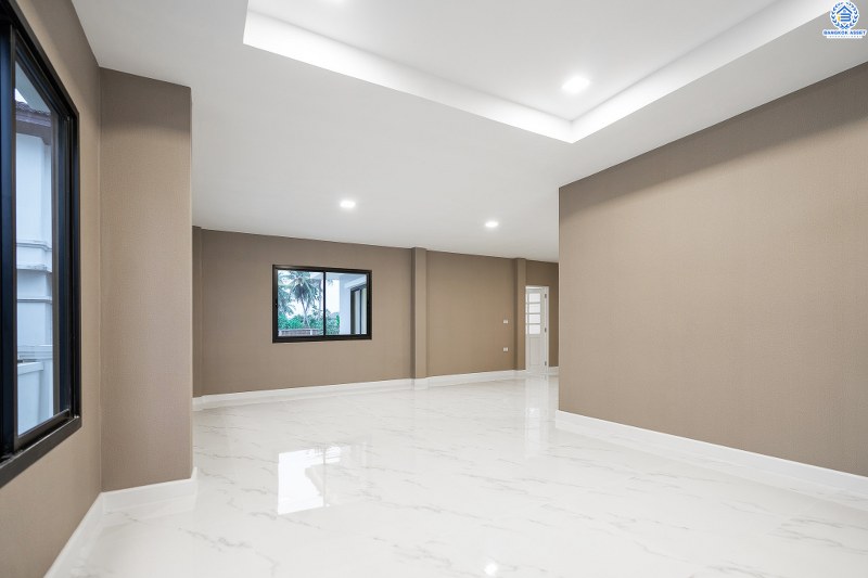 บ้านเดี่ยวตกแต่งใหม่ แปลงมุม! ม.พฤกษ์ภิรมย์รีเจนท์ ปิ่นเกล้า เริ่มต้นชีวิตบนสังคมคุณภาพแบรนด์ Q.House กับบ้านหลังใหญ่ 113.5 ตร.ว. ดีไซน์ทันสมัยฟังก์ชั่น 4ห้องนอน 4ห้องน้ำ 6ที่จอดรถ 1 ห้องพักผ่อน 1 ห้องแม่บ้าน พร้อมห้องน้ำในตัว พื้นที่ใช้สอย 414 ตร.ม. พร้อมสิ่งอำนวยความสะดวกครบ! บนที่สุดแห่งทำเลศักยภาพ หน้าโครงการติดถ.กาญจนาภิเษก เชื่อมต่อทุกการเดินทาง เพียง 5 นาทีถึงจุดขึ้นทางด่วน "ศรีรัช"