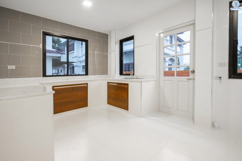 บ้านเดี่ยวตกแต่งใหม่ แปลงมุม! ม.พฤกษ์ภิรมย์รีเจนท์ ปิ่นเกล้า เริ่มต้นชีวิตบนสังคมคุณภาพแบรนด์ Q.House กับบ้านหลังใหญ่ 113.5 ตร.ว. ดีไซน์ทันสมัยฟังก์ชั่น 4ห้องนอน 4ห้องน้ำ 6ที่จอดรถ 1 ห้องพักผ่อน 1 ห้องแม่บ้าน พร้อมห้องน้ำในตัว พื้นที่ใช้สอย 414 ตร.ม. พร้อมสิ่งอำนวยความสะดวกครบ! บนที่สุดแห่งทำเลศักยภาพ หน้าโครงการติดถ.กาญจนาภิเษก เชื่อมต่อทุกการเดินทาง เพียง 5 นาทีถึงจุดขึ้นทางด่วน "ศรีรัช"