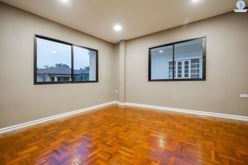 บ้านเดี่ยวตกแต่งใหม่ แปลงมุม! ม.พฤกษ์ภิรมย์รีเจนท์ ปิ่นเกล้า เริ่มต้นชีวิตบนสังคมคุณภาพแบรนด์ Q.House กับบ้านหลังใหญ่ 113.5 ตร.ว. ดีไซน์ทันสมัยฟังก์ชั่น 4ห้องนอน 4ห้องน้ำ 6ที่จอดรถ 1 ห้องพักผ่อน 1 ห้องแม่บ้าน พร้อมห้องน้ำในตัว พื้นที่ใช้สอย 414 ตร.ม. พร้อมสิ่งอำนวยความสะดวกครบ! บนที่สุดแห่งทำเลศักยภาพ หน้าโครงการติดถ.กาญจนาภิเษก เชื่อมต่อทุกการเดินทาง เพียง 5 นาทีถึงจุดขึ้นทางด่วน "ศรีรัช"