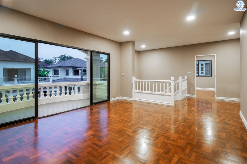 บ้านเดี่ยวตกแต่งใหม่ แปลงมุม! ม.พฤกษ์ภิรมย์รีเจนท์ ปิ่นเกล้า เริ่มต้นชีวิตบนสังคมคุณภาพแบรนด์ Q.House กับบ้านหลังใหญ่ 113.5 ตร.ว. ดีไซน์ทันสมัยฟังก์ชั่น 4ห้องนอน 4ห้องน้ำ 6ที่จอดรถ 1 ห้องพักผ่อน 1 ห้องแม่บ้าน พร้อมห้องน้ำในตัว พื้นที่ใช้สอย 414 ตร.ม. พร้อมสิ่งอำนวยความสะดวกครบ! บนที่สุดแห่งทำเลศักยภาพ หน้าโครงการติดถ.กาญจนาภิเษก เชื่อมต่อทุกการเดินทาง เพียง 5 นาทีถึงจุดขึ้นทางด่วน "ศรีรัช"