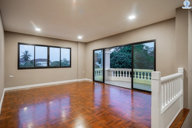 บ้านเดี่ยวตกแต่งใหม่ แปลงมุม! ม.พฤกษ์ภิรมย์รีเจนท์ ปิ่นเกล้า เริ่มต้นชีวิตบนสังคมคุณภาพแบรนด์ Q.House กับบ้านหลังใหญ่ 113.5 ตร.ว. ดีไซน์ทันสมัยฟังก์ชั่น 4ห้องนอน 4ห้องน้ำ 6ที่จอดรถ 1 ห้องพักผ่อน 1 ห้องแม่บ้าน พร้อมห้องน้ำในตัว พื้นที่ใช้สอย 414 ตร.ม. พร้อมสิ่งอำนวยความสะดวกครบ! บนที่สุดแห่งทำเลศักยภาพ หน้าโครงการติดถ.กาญจนาภิเษก เชื่อมต่อทุกการเดินทาง เพียง 5 นาทีถึงจุดขึ้นทางด่วน "ศรีรัช"