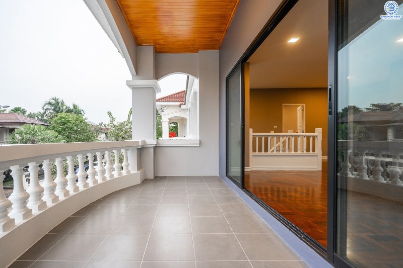 บ้านเดี่ยวตกแต่งใหม่ แปลงมุม! ม.พฤกษ์ภิรมย์รีเจนท์ ปิ่นเกล้า เริ่มต้นชีวิตบนสังคมคุณภาพแบรนด์ Q.House กับบ้านหลังใหญ่ 113.5 ตร.ว. ดีไซน์ทันสมัยฟังก์ชั่น 4ห้องนอน 4ห้องน้ำ 6ที่จอดรถ 1 ห้องพักผ่อน 1 ห้องแม่บ้าน พร้อมห้องน้ำในตัว พื้นที่ใช้สอย 414 ตร.ม. พร้อมสิ่งอำนวยความสะดวกครบ! บนที่สุดแห่งทำเลศักยภาพ หน้าโครงการติดถ.กาญจนาภิเษก เชื่อมต่อทุกการเดินทาง เพียง 5 นาทีถึงจุดขึ้นทางด่วน "ศรีรัช"