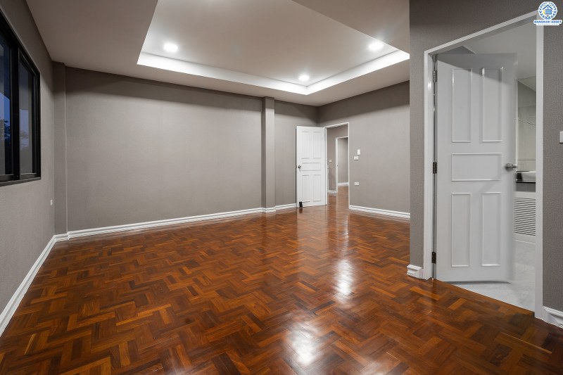 บ้านเดี่ยวตกแต่งใหม่ แปลงมุม! ม.พฤกษ์ภิรมย์รีเจนท์ ปิ่นเกล้า เริ่มต้นชีวิตบนสังคมคุณภาพแบรนด์ Q.House กับบ้านหลังใหญ่ 113.5 ตร.ว. ดีไซน์ทันสมัยฟังก์ชั่น 4ห้องนอน 4ห้องน้ำ 6ที่จอดรถ 1 ห้องพักผ่อน 1 ห้องแม่บ้าน พร้อมห้องน้ำในตัว พื้นที่ใช้สอย 414 ตร.ม. พร้อมสิ่งอำนวยความสะดวกครบ! บนที่สุดแห่งทำเลศักยภาพ หน้าโครงการติดถ.กาญจนาภิเษก เชื่อมต่อทุกการเดินทาง เพียง 5 นาทีถึงจุดขึ้นทางด่วน "ศรีรัช"