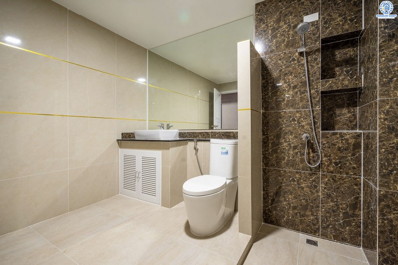 บ้านเดี่ยวตกแต่งใหม่ แปลงมุม! ม.พฤกษ์ภิรมย์รีเจนท์ ปิ่นเกล้า เริ่มต้นชีวิตบนสังคมคุณภาพแบรนด์ Q.House กับบ้านหลังใหญ่ 113.5 ตร.ว. ดีไซน์ทันสมัยฟังก์ชั่น 4ห้องนอน 4ห้องน้ำ 6ที่จอดรถ 1 ห้องพักผ่อน 1 ห้องแม่บ้าน พร้อมห้องน้ำในตัว พื้นที่ใช้สอย 414 ตร.ม. พร้อมสิ่งอำนวยความสะดวกครบ! บนที่สุดแห่งทำเลศักยภาพ หน้าโครงการติดถ.กาญจนาภิเษก เชื่อมต่อทุกการเดินทาง เพียง 5 นาทีถึงจุดขึ้นทางด่วน "ศรีรัช"