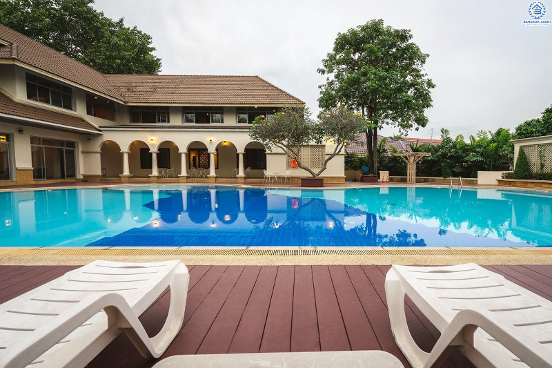 บ้านเดี่ยวตกแต่งใหม่ แปลงมุม! ม.พฤกษ์ภิรมย์รีเจนท์ ปิ่นเกล้า เริ่มต้นชีวิตบนสังคมคุณภาพแบรนด์ Q.House กับบ้านหลังใหญ่ 113.5 ตร.ว. ดีไซน์ทันสมัยฟังก์ชั่น 4ห้องนอน 4ห้องน้ำ 6ที่จอดรถ 1 ห้องพักผ่อน 1 ห้องแม่บ้าน พร้อมห้องน้ำในตัว พื้นที่ใช้สอย 414 ตร.ม. พร้อมสิ่งอำนวยความสะดวกครบ! บนที่สุดแห่งทำเลศักยภาพ หน้าโครงการติดถ.กาญจนาภิเษก เชื่อมต่อทุกการเดินทาง เพียง 5 นาทีถึงจุดขึ้นทางด่วน "ศรีรัช"