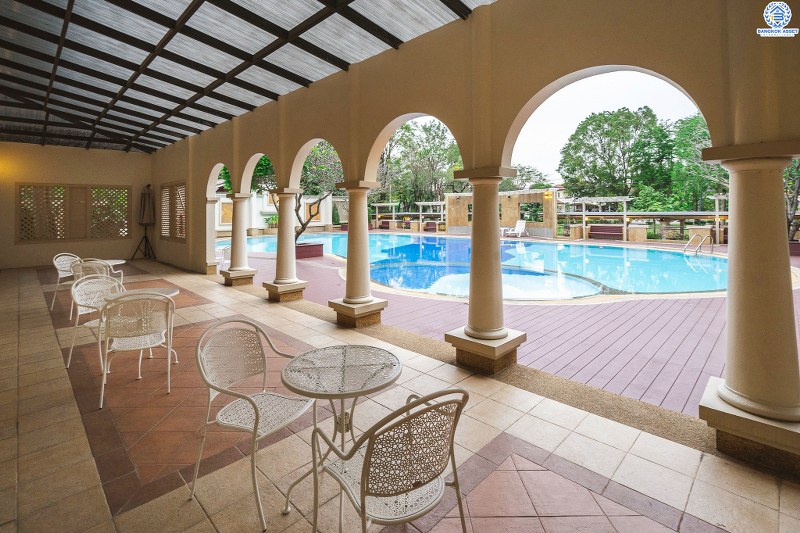 บ้านเดี่ยวตกแต่งใหม่ แปลงมุม! ม.พฤกษ์ภิรมย์รีเจนท์ ปิ่นเกล้า เริ่มต้นชีวิตบนสังคมคุณภาพแบรนด์ Q.House กับบ้านหลังใหญ่ 113.5 ตร.ว. ดีไซน์ทันสมัยฟังก์ชั่น 4ห้องนอน 4ห้องน้ำ 6ที่จอดรถ 1 ห้องพักผ่อน 1 ห้องแม่บ้าน พร้อมห้องน้ำในตัว พื้นที่ใช้สอย 414 ตร.ม. พร้อมสิ่งอำนวยความสะดวกครบ! บนที่สุดแห่งทำเลศักยภาพ หน้าโครงการติดถ.กาญจนาภิเษก เชื่อมต่อทุกการเดินทาง เพียง 5 นาทีถึงจุดขึ้นทางด่วน "ศรีรัช"