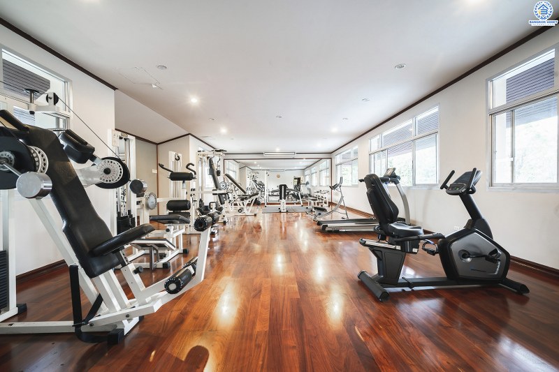 บ้านเดี่ยวตกแต่งใหม่ แปลงมุม! ม.พฤกษ์ภิรมย์รีเจนท์ ปิ่นเกล้า เริ่มต้นชีวิตบนสังคมคุณภาพแบรนด์ Q.House กับบ้านหลังใหญ่ 113.5 ตร.ว. ดีไซน์ทันสมัยฟังก์ชั่น 4ห้องนอน 4ห้องน้ำ 6ที่จอดรถ 1 ห้องพักผ่อน 1 ห้องแม่บ้าน พร้อมห้องน้ำในตัว พื้นที่ใช้สอย 414 ตร.ม. พร้อมสิ่งอำนวยความสะดวกครบ! บนที่สุดแห่งทำเลศักยภาพ หน้าโครงการติดถ.กาญจนาภิเษก เชื่อมต่อทุกการเดินทาง เพียง 5 นาทีถึงจุดขึ้นทางด่วน "ศรีรัช"