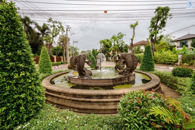 บ้านเดี่ยวตกแต่งใหม่ แปลงมุม! ม.พฤกษ์ภิรมย์รีเจนท์ ปิ่นเกล้า เริ่มต้นชีวิตบนสังคมคุณภาพแบรนด์ Q.House กับบ้านหลังใหญ่ 113.5 ตร.ว. ดีไซน์ทันสมัยฟังก์ชั่น 4ห้องนอน 4ห้องน้ำ 6ที่จอดรถ 1 ห้องพักผ่อน 1 ห้องแม่บ้าน พร้อมห้องน้ำในตัว พื้นที่ใช้สอย 414 ตร.ม. พร้อมสิ่งอำนวยความสะดวกครบ! บนที่สุดแห่งทำเลศักยภาพ หน้าโครงการติดถ.กาญจนาภิเษก เชื่อมต่อทุกการเดินทาง เพียง 5 นาทีถึงจุดขึ้นทางด่วน "ศรีรัช"