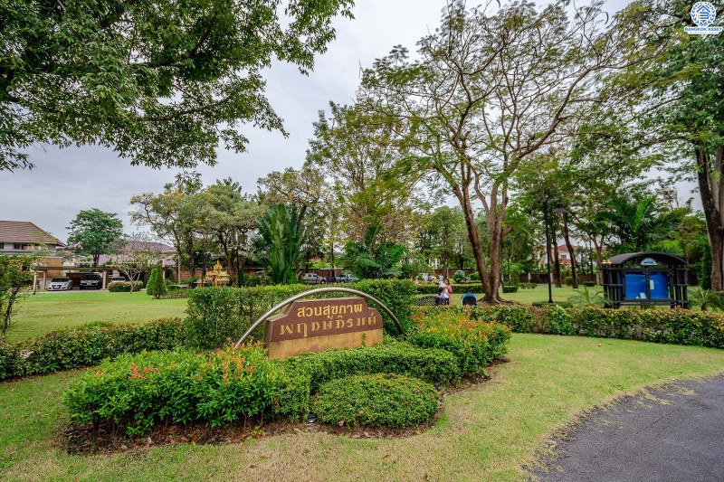 บ้านเดี่ยวตกแต่งใหม่ แปลงมุม! ม.พฤกษ์ภิรมย์รีเจนท์ ปิ่นเกล้า เริ่มต้นชีวิตบนสังคมคุณภาพแบรนด์ Q.House กับบ้านหลังใหญ่ 113.5 ตร.ว. ดีไซน์ทันสมัยฟังก์ชั่น 4ห้องนอน 4ห้องน้ำ 6ที่จอดรถ 1 ห้องพักผ่อน 1 ห้องแม่บ้าน พร้อมห้องน้ำในตัว พื้นที่ใช้สอย 414 ตร.ม. พร้อมสิ่งอำนวยความสะดวกครบ! บนที่สุดแห่งทำเลศักยภาพ หน้าโครงการติดถ.กาญจนาภิเษก เชื่อมต่อทุกการเดินทาง เพียง 5 นาทีถึงจุดขึ้นทางด่วน "ศรีรัช"