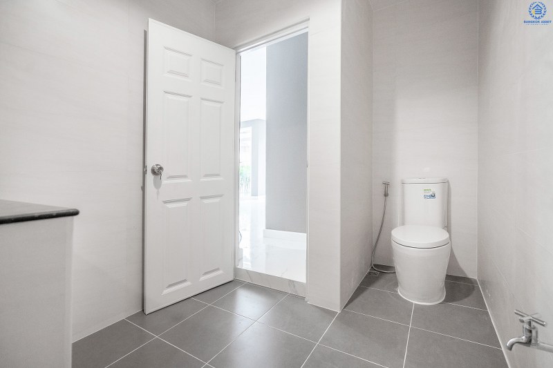 บ้านมือสองตกแต่งใหม่ ห้องมุม! ม.บ้านรัชชา2 บางใหญ่-กาญจนาฯ สุดคุ้ม! แต่งครบพร้อมเข้าอยู่ พื้นที่ใช้สอยกว่า 277 ตร.ม.  ฟังก์ชั่น 4นอน 3น้ำ 2ที่จอดรถ* มี Built In ครัวเคานเตอร์สุดหรู บนทำเลเดินทางสะดวกเพียง 200 ม. ถึงถนน"กาญจนาภิเษก" ใกล้เซ็นทรัลเวสต์เกต MRT สีม่วงสถานี "ตลาดบางใหญ่" และจุดขึ้นทางด่วน "ศรีรัช"