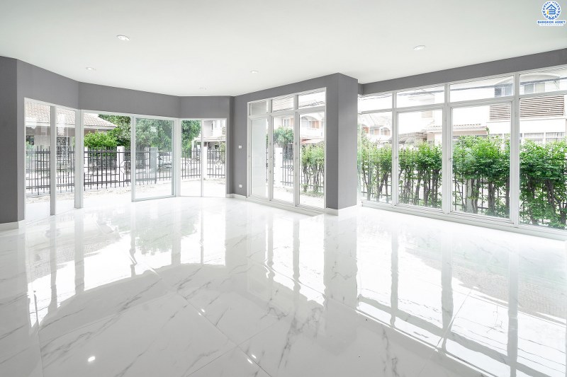 บ้านมือสองตกแต่งใหม่ ห้องมุม! ม.บ้านรัชชา2 บางใหญ่-กาญจนาฯ สุดคุ้ม! แต่งครบพร้อมเข้าอยู่ พื้นที่ใช้สอยกว่า 277 ตร.ม.  ฟังก์ชั่น 4นอน 3น้ำ 2ที่จอดรถ* มี Built In ครัวเคานเตอร์สุดหรู บนทำเลเดินทางสะดวกเพียง 200 ม. ถึงถนน"กาญจนาภิเษก" ใกล้เซ็นทรัลเวสต์เกต MRT สีม่วงสถานี "ตลาดบางใหญ่" และจุดขึ้นทางด่วน "ศรีรัช"