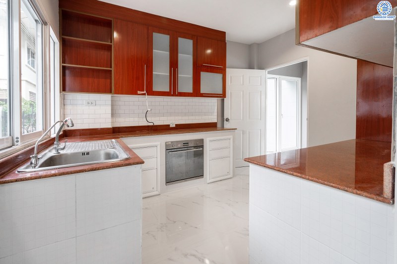 บ้านมือสองตกแต่งใหม่ ห้องมุม! ม.บ้านรัชชา2 บางใหญ่-กาญจนาฯ สุดคุ้ม! แต่งครบพร้อมเข้าอยู่ พื้นที่ใช้สอยกว่า 277 ตร.ม.  ฟังก์ชั่น 4นอน 3น้ำ 2ที่จอดรถ* มี Built In ครัวเคานเตอร์สุดหรู บนทำเลเดินทางสะดวกเพียง 200 ม. ถึงถนน"กาญจนาภิเษก" ใกล้เซ็นทรัลเวสต์เกต MRT สีม่วงสถานี "ตลาดบางใหญ่" และจุดขึ้นทางด่วน "ศรีรัช"