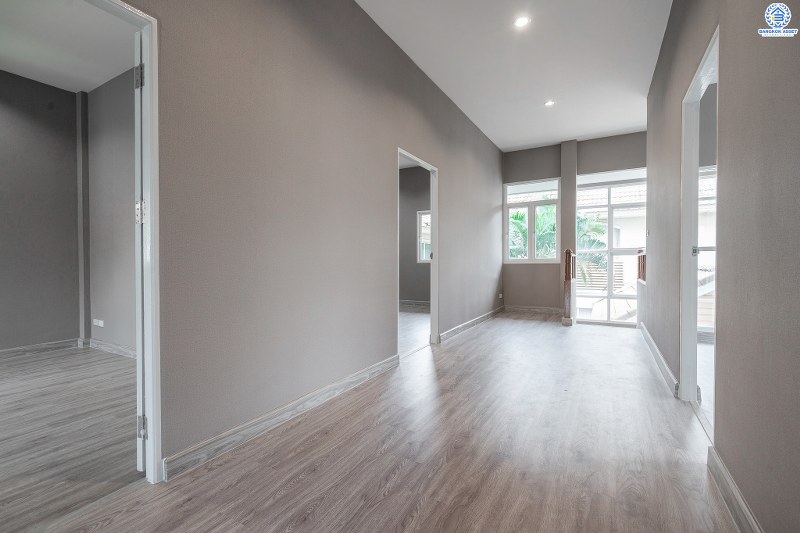 บ้านมือสองตกแต่งใหม่ ห้องมุม! ม.บ้านรัชชา2 บางใหญ่-กาญจนาฯ สุดคุ้ม! แต่งครบพร้อมเข้าอยู่ พื้นที่ใช้สอยกว่า 277 ตร.ม.  ฟังก์ชั่น 4นอน 3น้ำ 2ที่จอดรถ* มี Built In ครัวเคานเตอร์สุดหรู บนทำเลเดินทางสะดวกเพียง 200 ม. ถึงถนน"กาญจนาภิเษก" ใกล้เซ็นทรัลเวสต์เกต MRT สีม่วงสถานี "ตลาดบางใหญ่" และจุดขึ้นทางด่วน "ศรีรัช"