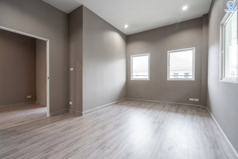 บ้านมือสองตกแต่งใหม่ ห้องมุม! ม.บ้านรัชชา2 บางใหญ่-กาญจนาฯ สุดคุ้ม! แต่งครบพร้อมเข้าอยู่ พื้นที่ใช้สอยกว่า 277 ตร.ม.  ฟังก์ชั่น 4นอน 3น้ำ 2ที่จอดรถ* มี Built In ครัวเคานเตอร์สุดหรู บนทำเลเดินทางสะดวกเพียง 200 ม. ถึงถนน"กาญจนาภิเษก" ใกล้เซ็นทรัลเวสต์เกต MRT สีม่วงสถานี "ตลาดบางใหญ่" และจุดขึ้นทางด่วน "ศรีรัช"