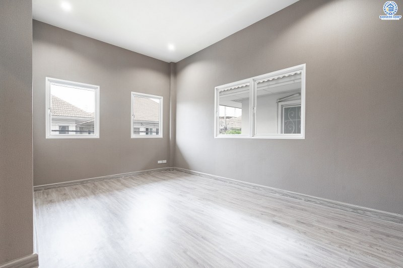 บ้านมือสองตกแต่งใหม่ ห้องมุม! ม.บ้านรัชชา2 บางใหญ่-กาญจนาฯ สุดคุ้ม! แต่งครบพร้อมเข้าอยู่ พื้นที่ใช้สอยกว่า 277 ตร.ม.  ฟังก์ชั่น 4นอน 3น้ำ 2ที่จอดรถ* มี Built In ครัวเคานเตอร์สุดหรู บนทำเลเดินทางสะดวกเพียง 200 ม. ถึงถนน"กาญจนาภิเษก" ใกล้เซ็นทรัลเวสต์เกต MRT สีม่วงสถานี "ตลาดบางใหญ่" และจุดขึ้นทางด่วน "ศรีรัช"