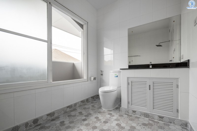 บ้านมือสองตกแต่งใหม่ ห้องมุม! ม.บ้านรัชชา2 บางใหญ่-กาญจนาฯ สุดคุ้ม! แต่งครบพร้อมเข้าอยู่ พื้นที่ใช้สอยกว่า 277 ตร.ม.  ฟังก์ชั่น 4นอน 3น้ำ 2ที่จอดรถ* มี Built In ครัวเคานเตอร์สุดหรู บนทำเลเดินทางสะดวกเพียง 200 ม. ถึงถนน"กาญจนาภิเษก" ใกล้เซ็นทรัลเวสต์เกต MRT สีม่วงสถานี "ตลาดบางใหญ่" และจุดขึ้นทางด่วน "ศรีรัช"