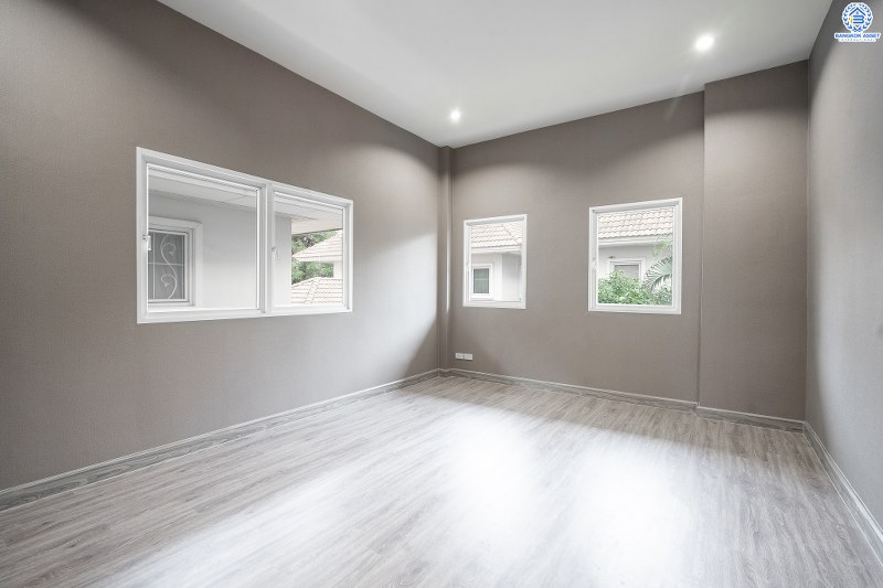 บ้านมือสองตกแต่งใหม่ ห้องมุม! ม.บ้านรัชชา2 บางใหญ่-กาญจนาฯ สุดคุ้ม! แต่งครบพร้อมเข้าอยู่ พื้นที่ใช้สอยกว่า 277 ตร.ม.  ฟังก์ชั่น 4นอน 3น้ำ 2ที่จอดรถ* มี Built In ครัวเคานเตอร์สุดหรู บนทำเลเดินทางสะดวกเพียง 200 ม. ถึงถนน"กาญจนาภิเษก" ใกล้เซ็นทรัลเวสต์เกต MRT สีม่วงสถานี "ตลาดบางใหญ่" และจุดขึ้นทางด่วน "ศรีรัช"