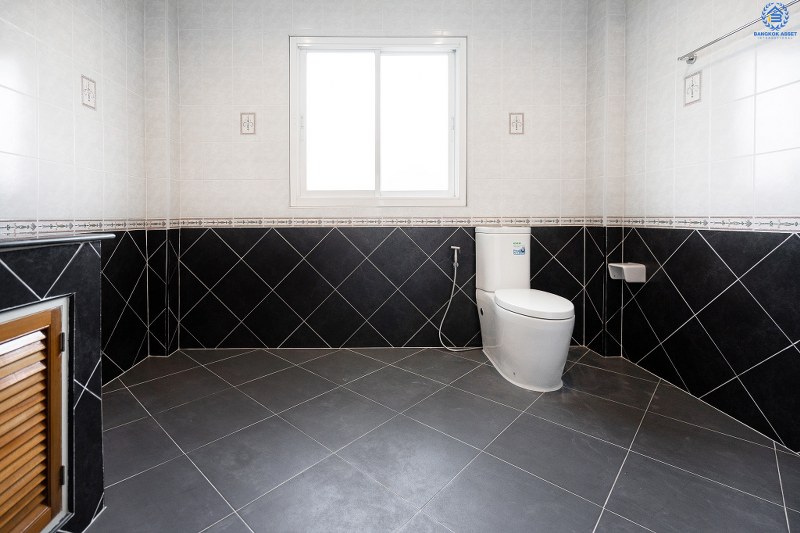 บ้านมือสองตกแต่งใหม่ ห้องมุม! ม.บ้านรัชชา2 บางใหญ่-กาญจนาฯ สุดคุ้ม! แต่งครบพร้อมเข้าอยู่ พื้นที่ใช้สอยกว่า 277 ตร.ม.  ฟังก์ชั่น 4นอน 3น้ำ 2ที่จอดรถ* มี Built In ครัวเคานเตอร์สุดหรู บนทำเลเดินทางสะดวกเพียง 200 ม. ถึงถนน"กาญจนาภิเษก" ใกล้เซ็นทรัลเวสต์เกต MRT สีม่วงสถานี "ตลาดบางใหญ่" และจุดขึ้นทางด่วน "ศรีรัช"