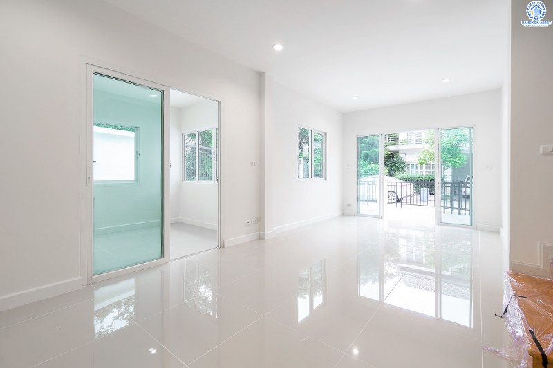 บ้านมือสองตกแต่งใหม่ ห้องมุม! ม.เดอะวิลล่า ราชพฤกษ์-ท่าอิฐ (พร็อพเพอร์ตี้ เพอร์เฟค) ตกแต่งดีไซน์เพื่อคนรุ่นใหม่ ฟังก์ชั่นครบครัน 3นอน 2น้ำ มีครัวเคาน์เตอร์+โรงรถให้พร้อมเข้าอยู่ บนทำเลที่ดีที่สุด* ใจกลาง 2 เซ็นทรัลฯ สามารถเข้า-ออกได้ 2 เส้นทาง ทั้งทางรัตนาธิเบศร์ และราชพฤกษ์ เพียง 5นาทีถึงรถไฟฟ้า สถานีบางรักน้อยท่าอิฐ