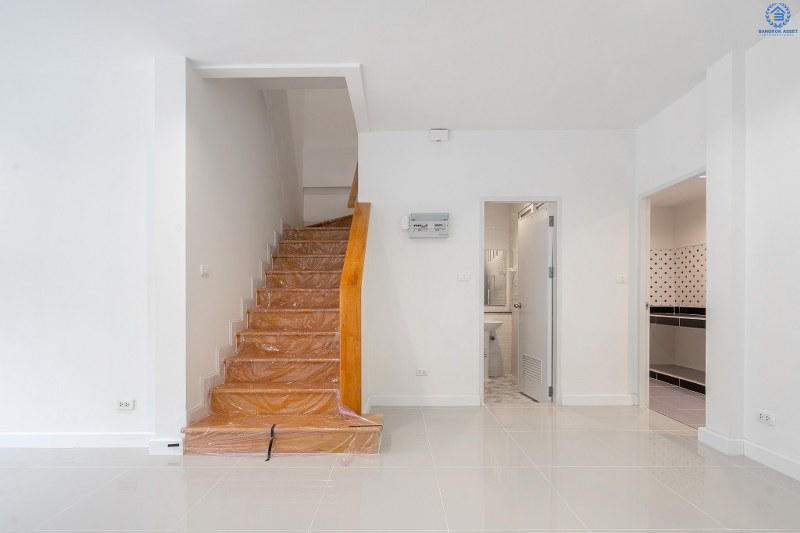 บ้านมือสองตกแต่งใหม่ ห้องมุม! ม.เดอะวิลล่า ราชพฤกษ์-ท่าอิฐ (พร็อพเพอร์ตี้ เพอร์เฟค) ตกแต่งดีไซน์เพื่อคนรุ่นใหม่ ฟังก์ชั่นครบครัน 3นอน 2น้ำ มีครัวเคาน์เตอร์+โรงรถให้พร้อมเข้าอยู่ บนทำเลที่ดีที่สุด* ใจกลาง 2 เซ็นทรัลฯ สามารถเข้า-ออกได้ 2 เส้นทาง ทั้งทางรัตนาธิเบศร์ และราชพฤกษ์ เพียง 5นาทีถึงรถไฟฟ้า สถานีบางรักน้อยท่าอิฐ