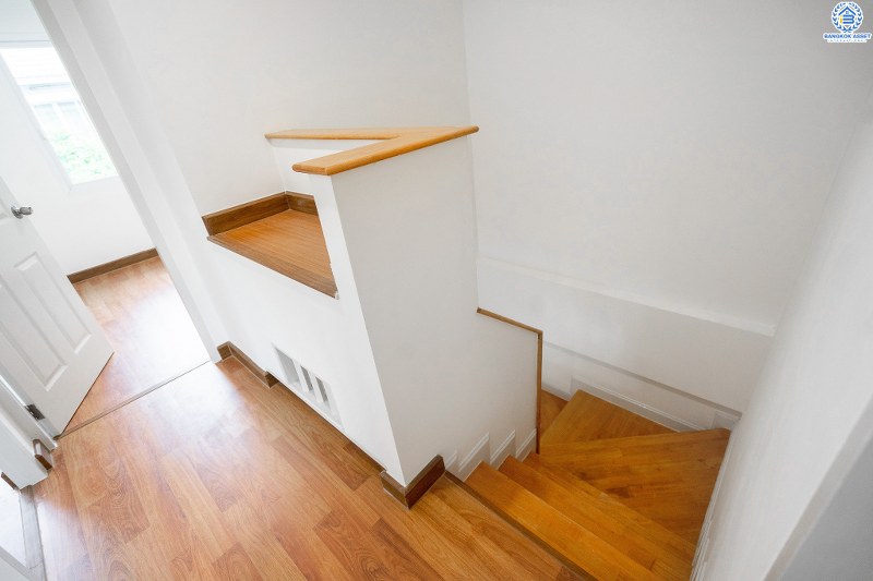 บ้านมือสองตกแต่งใหม่ ห้องมุม! ม.เดอะวิลล่า ราชพฤกษ์-ท่าอิฐ (พร็อพเพอร์ตี้ เพอร์เฟค) ตกแต่งดีไซน์เพื่อคนรุ่นใหม่ ฟังก์ชั่นครบครัน 3นอน 2น้ำ มีครัวเคาน์เตอร์+โรงรถให้พร้อมเข้าอยู่ บนทำเลที่ดีที่สุด* ใจกลาง 2 เซ็นทรัลฯ สามารถเข้า-ออกได้ 2 เส้นทาง ทั้งทางรัตนาธิเบศร์ และราชพฤกษ์ เพียง 5นาทีถึงรถไฟฟ้า สถานีบางรักน้อยท่าอิฐ