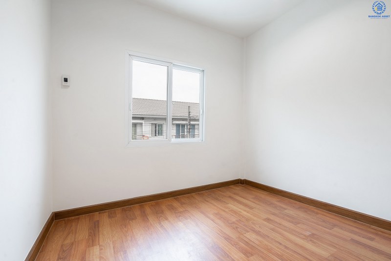 บ้านมือสองตกแต่งใหม่ ห้องมุม! ม.เดอะวิลล่า ราชพฤกษ์-ท่าอิฐ (พร็อพเพอร์ตี้ เพอร์เฟค) ตกแต่งดีไซน์เพื่อคนรุ่นใหม่ ฟังก์ชั่นครบครัน 3นอน 2น้ำ มีครัวเคาน์เตอร์+โรงรถให้พร้อมเข้าอยู่ บนทำเลที่ดีที่สุด* ใจกลาง 2 เซ็นทรัลฯ สามารถเข้า-ออกได้ 2 เส้นทาง ทั้งทางรัตนาธิเบศร์ และราชพฤกษ์ เพียง 5นาทีถึงรถไฟฟ้า สถานีบางรักน้อยท่าอิฐ