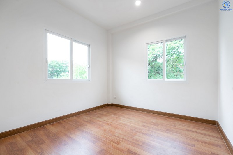 บ้านมือสองตกแต่งใหม่ ห้องมุม! ม.เดอะวิลล่า ราชพฤกษ์-ท่าอิฐ (พร็อพเพอร์ตี้ เพอร์เฟค) ตกแต่งดีไซน์เพื่อคนรุ่นใหม่ ฟังก์ชั่นครบครัน 3นอน 2น้ำ มีครัวเคาน์เตอร์+โรงรถให้พร้อมเข้าอยู่ บนทำเลที่ดีที่สุด* ใจกลาง 2 เซ็นทรัลฯ สามารถเข้า-ออกได้ 2 เส้นทาง ทั้งทางรัตนาธิเบศร์ และราชพฤกษ์ เพียง 5นาทีถึงรถไฟฟ้า สถานีบางรักน้อยท่าอิฐ