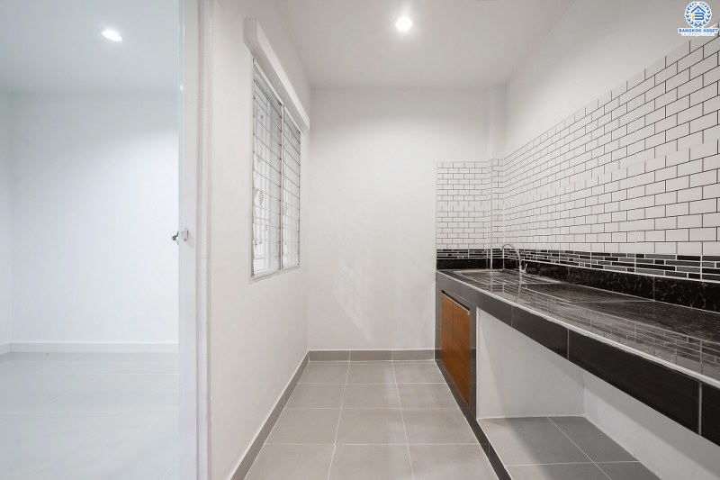 บ้านมือสองตกแต่งใหม่ ใกล้รถไฟฟ้า! ม.เปี่ยมสุข รัตนาธิเบศร์-พระนั่งเกล้า (ซ.รัตนาธิเบศร์38) บ้านพร้อมอยู่ เนื้อที่ 19.5 ตร.ว. ครบครันทุกฟังก์ชั่น 3นอน 2น้ำ ครัวเคาน์เตอร์+โรงรถ บนทำเลโซนเมือง! สะดวกทุกการเดินทาง ใกล้เซ็นทรัลรัตนาธิเบศร์ และสถานที่ราชการหลายแห่ง หน้าโครงการห่างจาก MRT สะพานพระนั่งเกล้า เพียง 1กม.