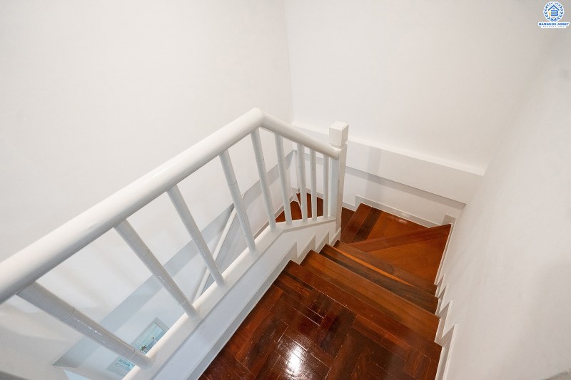 บ้านมือสองตกแต่งใหม่ ใกล้รถไฟฟ้า! ม.เปี่ยมสุข รัตนาธิเบศร์-พระนั่งเกล้า (ซ.รัตนาธิเบศร์38) บ้านพร้อมอยู่ เนื้อที่ 19.5 ตร.ว. ครบครันทุกฟังก์ชั่น 3นอน 2น้ำ ครัวเคาน์เตอร์+โรงรถ บนทำเลโซนเมือง! สะดวกทุกการเดินทาง ใกล้เซ็นทรัลรัตนาธิเบศร์ และสถานที่ราชการหลายแห่ง หน้าโครงการห่างจาก MRT สะพานพระนั่งเกล้า เพียง 1กม.