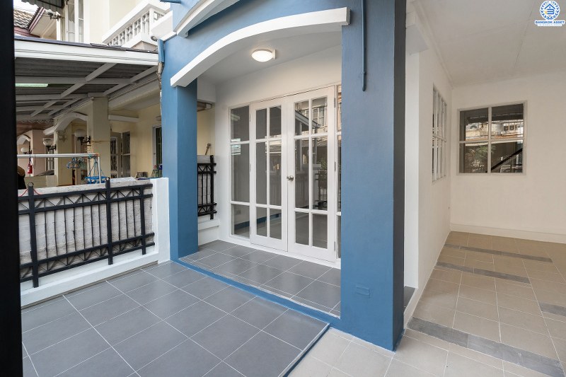 บ้านมือสองตกแต่งใหม่ แบรนด์ LH โครงการ บุศรินทร์วงแหวน (บ้านกล้วย-ไทรน้อย) บ้านหลังใหญ่พร้อมอยู่ เนื้อที่ 21 ตร.ว. ฟังก์ชั่นตอบโจทย์ทุกการอยู่อาศัย! 3 ห้องนอน 2 ห้องน้ำ ครบครันทั้งครัวเคาน์เตอร์+โรงรถ บนทำเลคุณภาพ! ติดถนนใหญ่ เดินทางสะดวก ใกล้เซ็นทรัลเวสต์เกต และรถไฟฟ้าสถานี "คลองบางไผ่"