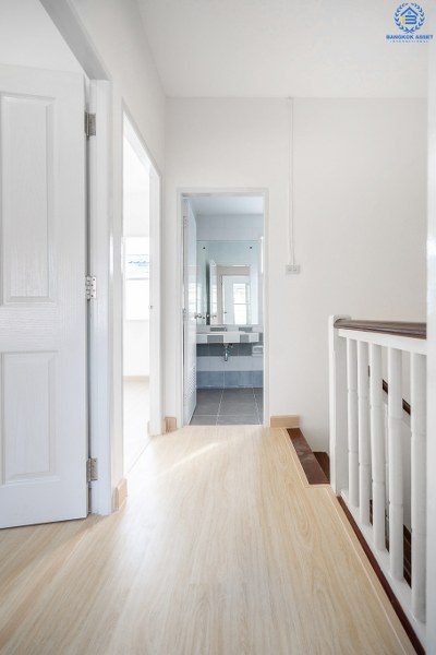 บ้านมือสองตกแต่งใหม่ แบรนด์ LH โครงการ บุศรินทร์วงแหวน (บ้านกล้วย-ไทรน้อย) บ้านหลังใหญ่พร้อมอยู่ เนื้อที่ 21 ตร.ว. ฟังก์ชั่นตอบโจทย์ทุกการอยู่อาศัย! 3 ห้องนอน 2 ห้องน้ำ ครบครันทั้งครัวเคาน์เตอร์+โรงรถ บนทำเลคุณภาพ! ติดถนนใหญ่ เดินทางสะดวก ใกล้เซ็นทรัลเวสต์เกต และรถไฟฟ้าสถานี "คลองบางไผ่"