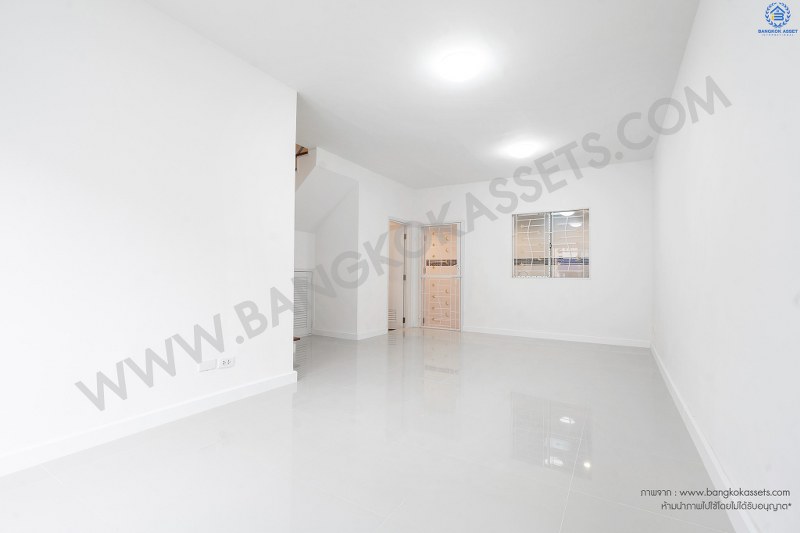 บ้านมือสองตกแต่งใหม่ ม.พฤกษาวิลล์ 33 ปิ่นเกล้า-วงแหวน ซ.วัดส้มเกลี้ยง (หน้ากว้าง 6 เมตร) บ้านพร้อมอยู่ แต่งครบทุกฟังก์ชั่น 3นอน 2น้ำ พร้อมครัวเคาน์เตอร์ และที่จอดรถส่วนตัว บนทำเลสะดวกทุกการเดินทาง เชื่อมต่อปิ่นเกล้า-ศาลายาได้อย่างรวดเร็ว ใกล้เซ็นทรัลเวสต์เกต และทางด่วน "ศรีรัช"