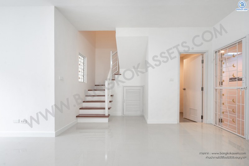 บ้านมือสองตกแต่งใหม่ ม.พฤกษาวิลล์ 33 ปิ่นเกล้า-วงแหวน ซ.วัดส้มเกลี้ยง (หน้ากว้าง 6 เมตร) บ้านพร้อมอยู่ แต่งครบทุกฟังก์ชั่น 3นอน 2น้ำ พร้อมครัวเคาน์เตอร์ และที่จอดรถส่วนตัว บนทำเลสะดวกทุกการเดินทาง เชื่อมต่อปิ่นเกล้า-ศาลายาได้อย่างรวดเร็ว ใกล้เซ็นทรัลเวสต์เกต และทางด่วน "ศรีรัช"