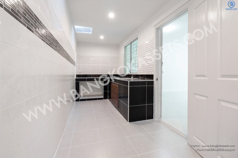 บ้านมือสองตกแต่งใหม่ ม.พฤกษาวิลล์ 33 ปิ่นเกล้า-วงแหวน ซ.วัดส้มเกลี้ยง (หน้ากว้าง 6 เมตร) บ้านพร้อมอยู่ แต่งครบทุกฟังก์ชั่น 3นอน 2น้ำ พร้อมครัวเคาน์เตอร์ และที่จอดรถส่วนตัว บนทำเลสะดวกทุกการเดินทาง เชื่อมต่อปิ่นเกล้า-ศาลายาได้อย่างรวดเร็ว ใกล้เซ็นทรัลเวสต์เกต และทางด่วน "ศรีรัช"