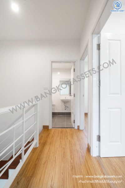 บ้านมือสองตกแต่งใหม่ ม.พฤกษาวิลล์ 33 ปิ่นเกล้า-วงแหวน ซ.วัดส้มเกลี้ยง (หน้ากว้าง 6 เมตร) บ้านพร้อมอยู่ แต่งครบทุกฟังก์ชั่น 3นอน 2น้ำ พร้อมครัวเคาน์เตอร์ และที่จอดรถส่วนตัว บนทำเลสะดวกทุกการเดินทาง เชื่อมต่อปิ่นเกล้า-ศาลายาได้อย่างรวดเร็ว ใกล้เซ็นทรัลเวสต์เกต และทางด่วน "ศรีรัช"