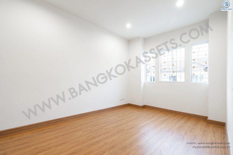 บ้านมือสองตกแต่งใหม่ ม.พฤกษาวิลล์ 33 ปิ่นเกล้า-วงแหวน ซ.วัดส้มเกลี้ยง (หน้ากว้าง 6 เมตร) บ้านพร้อมอยู่ แต่งครบทุกฟังก์ชั่น 3นอน 2น้ำ พร้อมครัวเคาน์เตอร์ และที่จอดรถส่วนตัว บนทำเลสะดวกทุกการเดินทาง เชื่อมต่อปิ่นเกล้า-ศาลายาได้อย่างรวดเร็ว ใกล้เซ็นทรัลเวสต์เกต และทางด่วน "ศรีรัช"