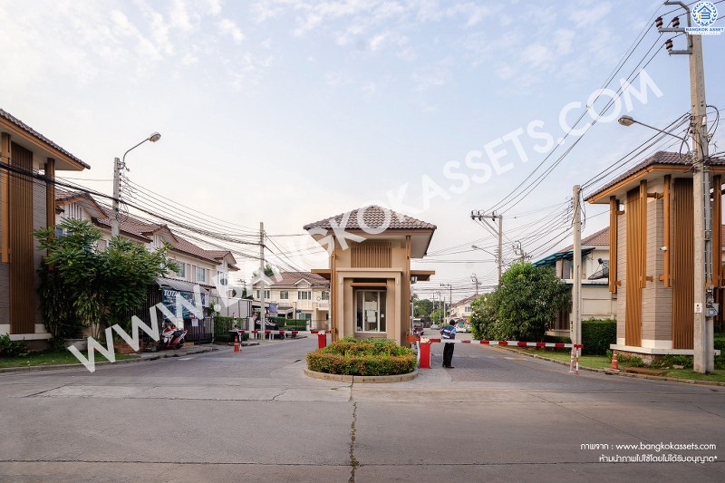 บ้านมือสองตกแต่งใหม่ ม.พฤกษาวิลล์ 33 ปิ่นเกล้า-วงแหวน ซ.วัดส้มเกลี้ยง (หน้ากว้าง 6 เมตร) บ้านพร้อมอยู่ แต่งครบทุกฟังก์ชั่น 3นอน 2น้ำ พร้อมครัวเคาน์เตอร์ และที่จอดรถส่วนตัว บนทำเลสะดวกทุกการเดินทาง เชื่อมต่อปิ่นเกล้า-ศาลายาได้อย่างรวดเร็ว ใกล้เซ็นทรัลเวสต์เกต และทางด่วน "ศรีรัช"