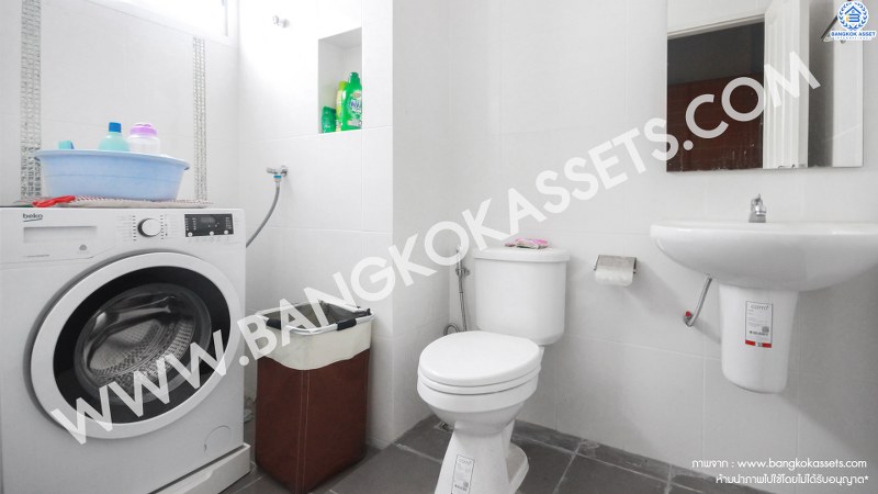 บ้านเดี่ยว 3 ชั้น โครงการ Mind ปิ่นเกล้า-จรัญสนิทวงศ์ บ้านหลังใหญ่พร้อมอยู่ เนื้อที่ขนาด 56.6 ตร.ว. ฟังก์ชั่น 4 ห้องนอน 4 ห้องน้ำ 2 ที่จอดรถ* แถมแอร์ 4 เครื่อง ภายในโปร่งกว้าง รองรับกับครอบครัวทุกขนาด ส่วนกลางครบครัน! ทั้งสระว่ายน้ำ สวน ฟิตเนสฯลฯ บนทำเลดีที่สุด* ห่างจากทางด่วนเพียง 5 นาที ใกล้ทั้งรถไฟฟ้าสายสีแดงอ่อน และสายสีน้ำเงิน