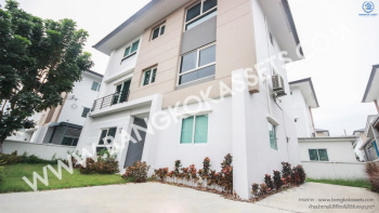 บ้านเดี่ยว 3 ชั้น โครงการ Mind ปิ่นเกล้า-จรัญสนิทวงศ์ บ้านหลังใหญ่พร้อมอยู่ เนื้อที่ขนาด 56.6 ตร.ว. ฟังก์ชั่น 4 ห้องนอน 4 ห้องน้ำ 2 ที่จอดรถ* แถมแอร์ 4 เครื่อง ภายในโปร่งกว้าง รองรับกับครอบครัวทุกขนาด ส่วนกลางครบครัน! ทั้งสระว่ายน้ำ สวน ฟิตเนสฯลฯ บนทำเลดีที่สุด* ห่างจากทางด่วนเพียง 5 นาที ใกล้ทั้งรถไฟฟ้าสายสีแดงอ่อน และสายสีน้ำเงิน