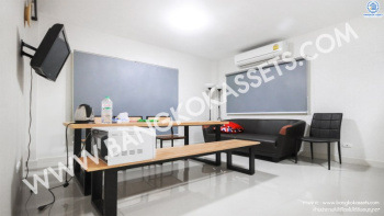 บ้านเดี่ยว 3 ชั้น โครงการ Mind ปิ่นเกล้า-จรัญสนิทวงศ์ บ้านหลังใหญ่พร้อมอยู่ เนื้อที่ขนาด 56.6 ตร.ว. ฟังก์ชั่น 4 ห้องนอน 4 ห้องน้ำ 2 ที่จอดรถ* แถมแอร์ 4 เครื่อง ภายในโปร่งกว้าง รองรับกับครอบครัวทุกขนาด ส่วนกลางครบครัน! ทั้งสระว่ายน้ำ สวน ฟิตเนสฯลฯ บนทำเลดีที่สุด* ห่างจากทางด่วนเพียง 5 นาที ใกล้ทั้งรถไฟฟ้าสายสีแดงอ่อน และสายสีน้ำเงิน